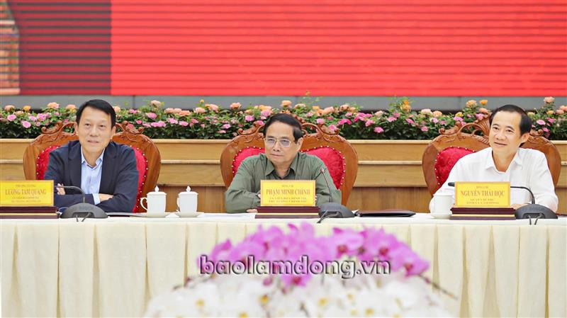 Các đồng chí chủ trì Hội nghị.