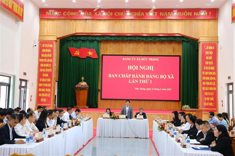 Quang cảnh vận hành thử nghiệm các nội dung liên quan đến việc thành lập các tổ chức Đảng