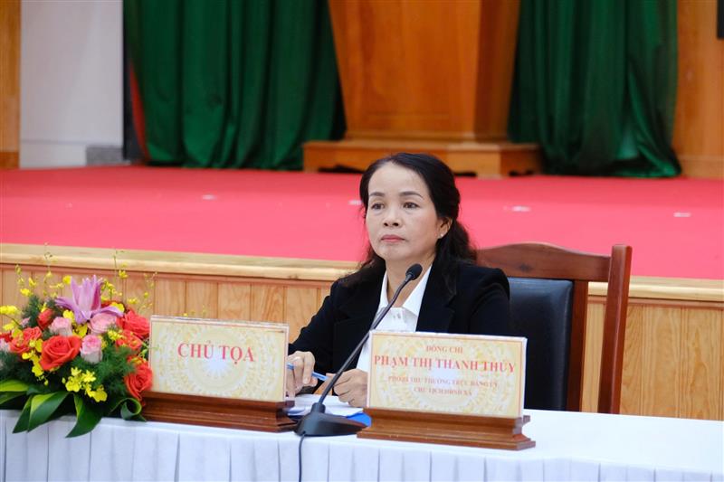 Đồng chí Phạm Thị Thanh Thúy - Phó Bí thư Thường trực Đảng ủy, Chủ tịch HĐND xã chủ trì kỳ họp