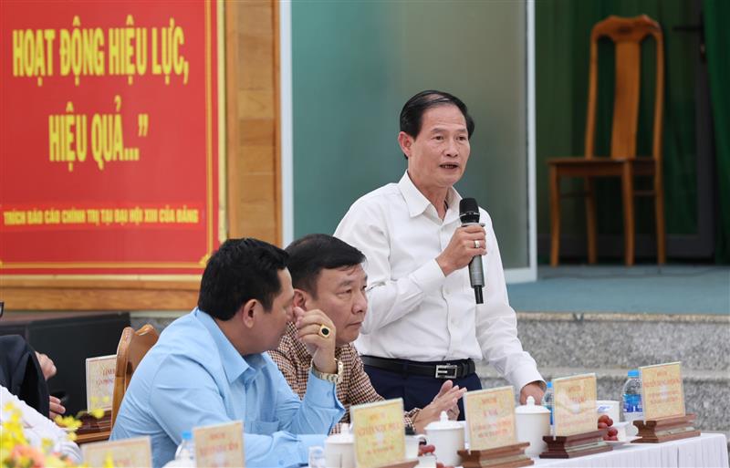 Đồng chí Nguyễn Trọng Ánh Đông - Uỷ viên Ban Thường vụ Tỉnh ủy, Trưởng Ban Tổ chức Tỉnh ủy báo cáo về công tác kiểm tra công tác chuẩn bị Đại hội của huyện Đức Trọng.