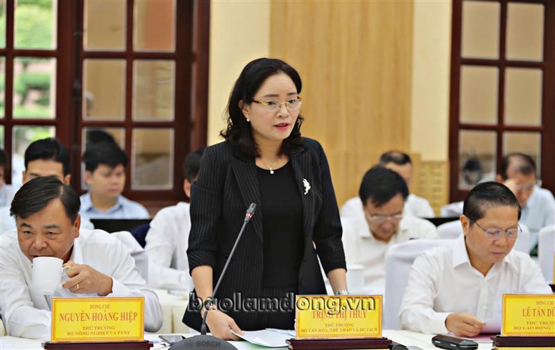 Thứ trưởng Bộ Văn hóa, Thể thao và Du lịch Trịnh Thị Thủy đề nghị Lâm Đồng chú trọng phát huy và bảo tồn các giá trị văn hóa truyền thống của các dân tộc thiểu số để phát triển du lịch bền vững.