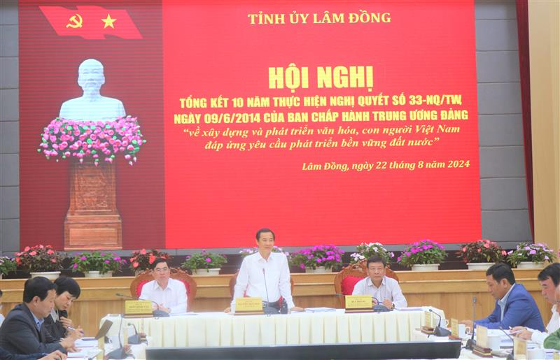 Đồng chí Nguyễn Thái Học - Quyền Bí thư Tỉnh ủy Lâm Đồng chủ trì hội nghị.