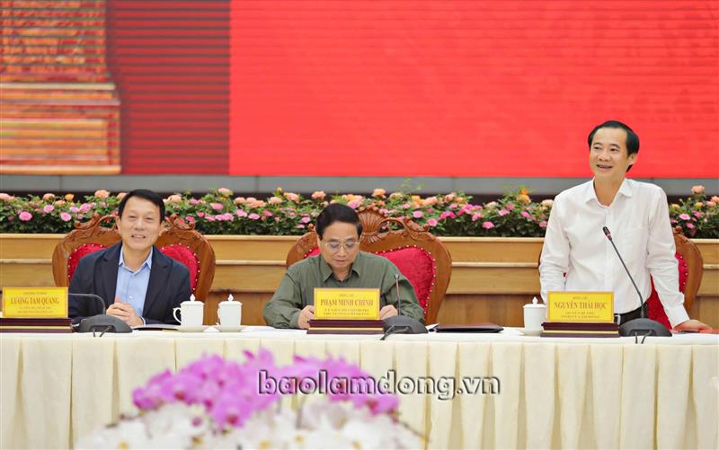 Đồng chí Quyền Bí thư Tỉnh ủy Lâm Đồng Nguyễn Thái Học phát biểu chào mừng Thủ tướng Chính phủ Phạm Minh Chính và Đoàn công tác của Trung ương.