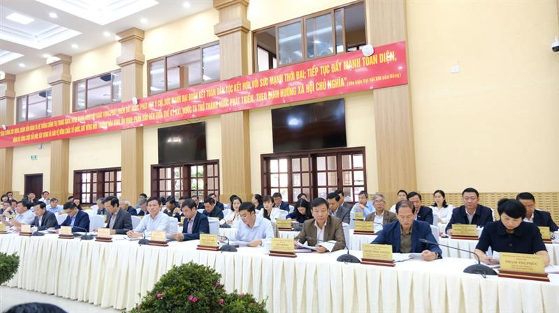Các đồng chí Ủy viên Ban Thường vụ Tỉnh ủy tham dự Hội nghị.