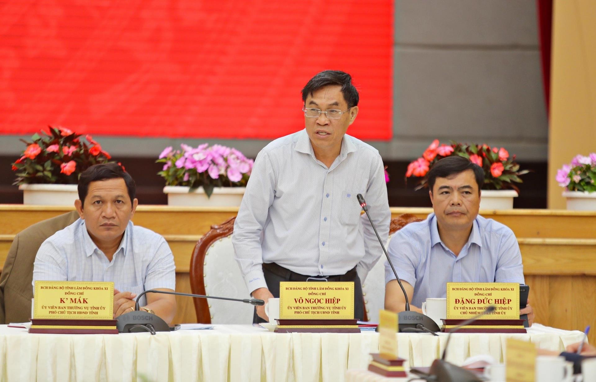 Đồng chí Trần Thị Mỹ Linh - Phó Giám đốc Sở Tư pháp nêu ký kiến đề xuất phát huy việc thi tuyển vào vị trí cán bộ chủ chốt của các Sở.