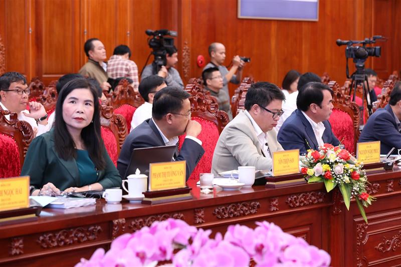Lãnh đạo UBND tỉnh và các sở, ngành dự buổi làm việc.