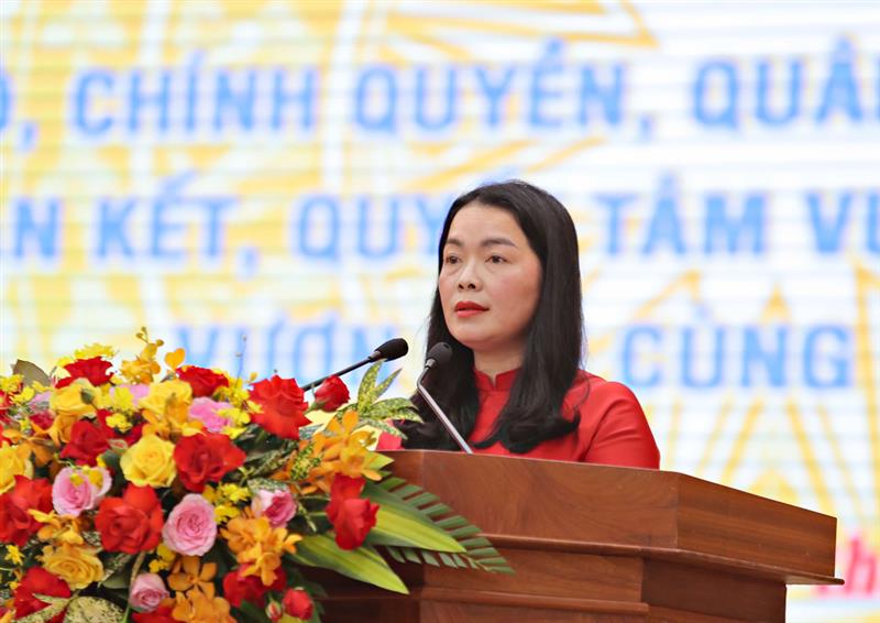Đồng chí Đỗ Thị Quế Phương - Phó Chủ tịch Uỷ ban MTTQ Việt Nam tỉnh Lâm Đồng phát biểu hưởng ứng thi đua.