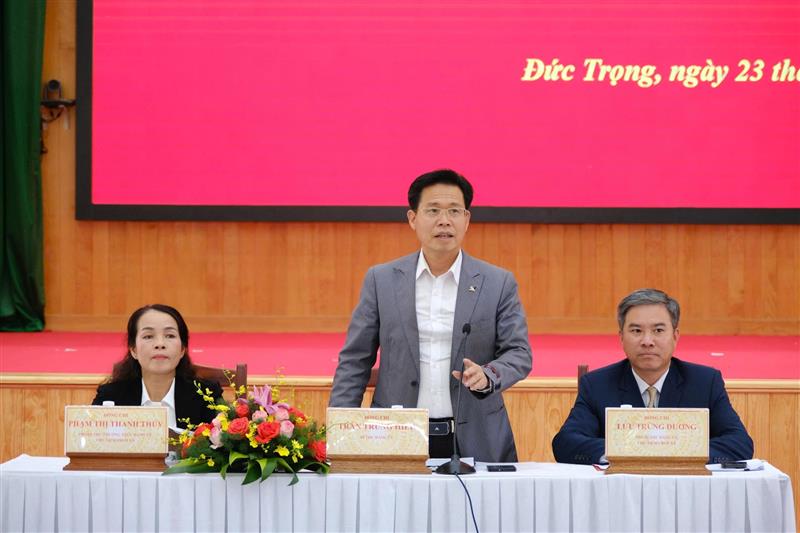 Đoàn Chủ tịch điều hành Hội nghị Ban Chấp hành Đảng bộ xã Đức Trọng lần thứ nhất