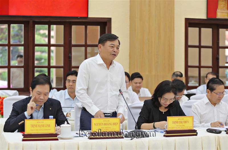 Thứ trưởng Bộ Nông nghiệp và Phát triển Nông thôn Nguyễn Hoàng Hiệp đánh giá cao công tác xây dựng nông thôn mới trên địa bàn tỉnh Lâm Đồng.