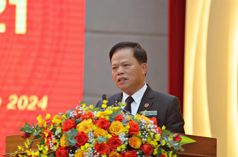 Đồng chí Đào Chiến Thắng - Chánh án Tòa án nhân dân tỉnh báo cáo kết quả công tác năm 2024 và nhiệm vụ công tác năm 2025 của Tòa án nhân dân tỉnh