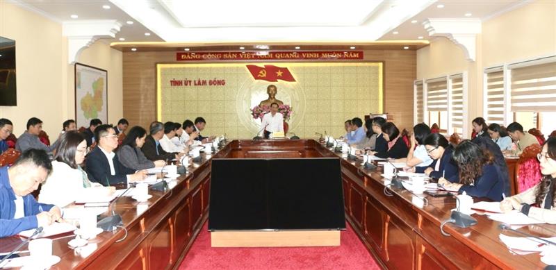 Quang cảnh buổi làm việc