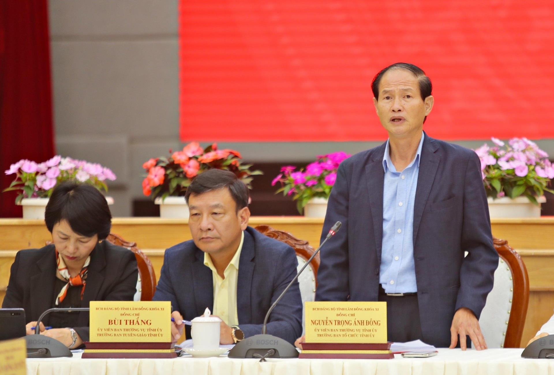 Đồng chí Trần Trung Hiếu - Phó Trưởng Ban Thường trực Ban Tuyên giáo Tỉnh ủy đề nghị có cơ chế khuyến khích, bảo vệ cán bộ dám nghĩ, dám làm, đổi mới, sáng tạo vì lợi ích chung.