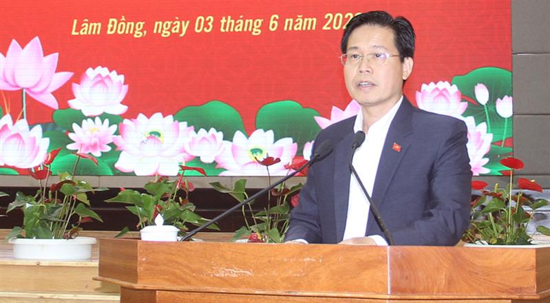 Các đại biểu trình bày tham luận tại tọa đàm.