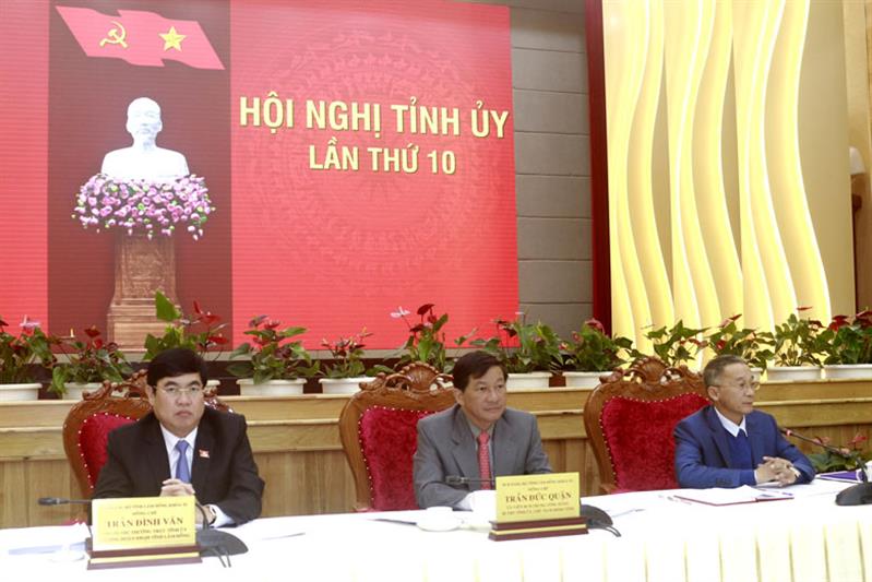 Các đồng chí chủ trì hội nghị