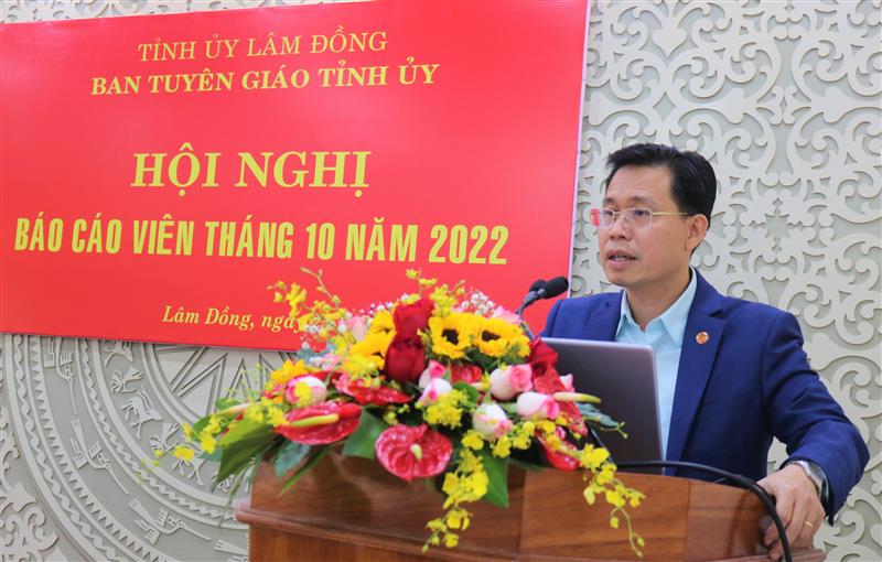 Đồng chí Trần Trung Hiếu – Phó Trưởng ban Thường trực Ban Tuyên giáo Tỉnh ủy phát biểu kết luận hội nghị.