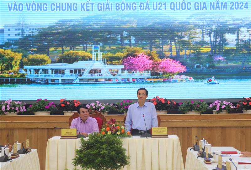 Quyền Bí thư Tỉnh ủy phát biểu tại buổi gặp mặt.