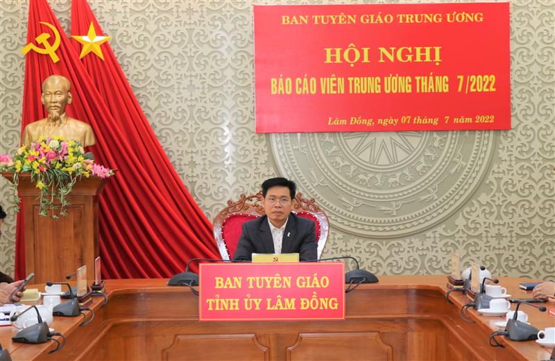 Đồng chí Trần Trung Hiếu – Phó Trưởng ban Thường trực Ban Tuyên giáo Tỉnh ủy chủ trì hội nghị tại điểm cầu Lâm Đồng