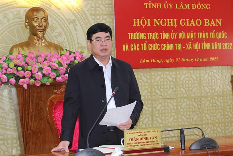Đồng chí Trần Đình Văn kết luận hội nghị.