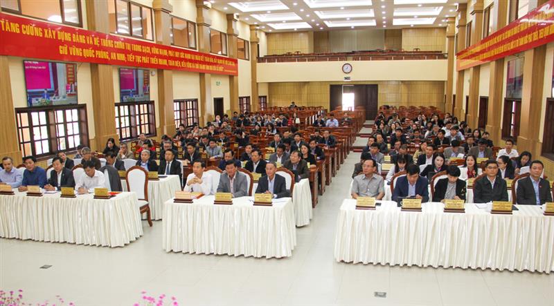 Các đại biểu tham dự hội nghị trực tiếp tại Hội trường Tỉnh ủy.