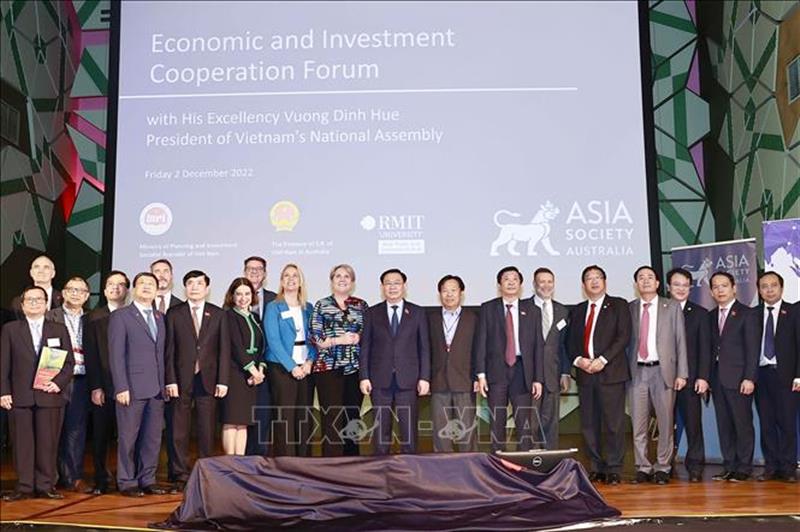 Chủ tịch Quốc hội Vương Đình Huệ với đại biểu tham dự Diễn đàn hợp tác kinh tế Việt Nam - Australia.