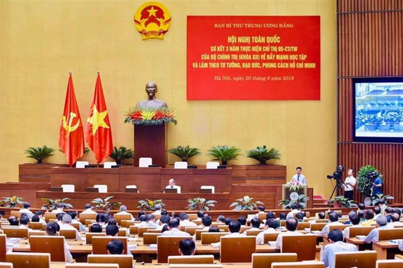 Toàn cảnh Hội nghị toàn quốc sơ kết 3 năm thực hiện Chỉ thị 05 của Bộ Chính trị về học tập, làm theo tư tưởng, đạo đức, phong cách Hồ Chí Minh