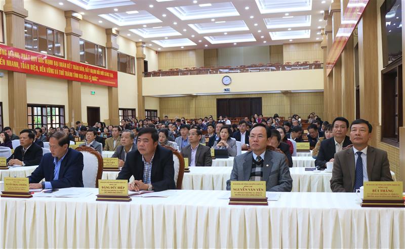 Các đại biểu tham dự Hội nghị tại điểm cầu Hội trường Tỉnh ủy Lâm Đồng.