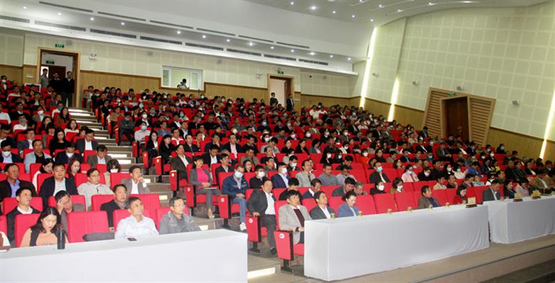 Các đại biểu dự Hội nghị trực tuyến tại điểm cầu Trung tâm Hành chính tỉnh