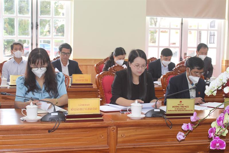 Các đại biểu tham dự phiên họp của Thường trực HĐND tỉnh