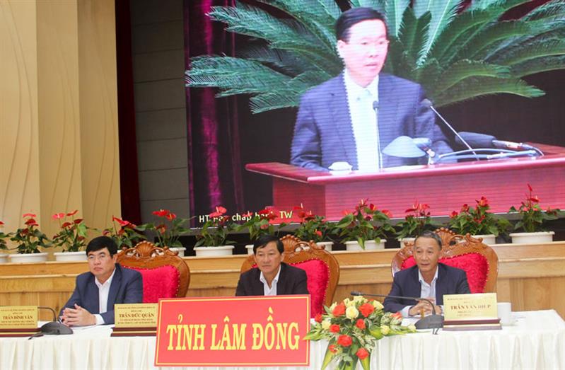 Các đồng chí chủ trì hội nghị tại điểm cầu Lâm Đồng.