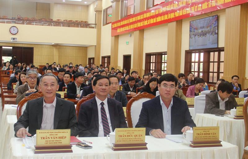 Các đồng chí lãnh đạo tỉnh dự Hội nghị tại Hội trường Tỉnh ủy