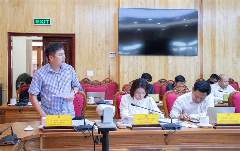 Đại diện Bộ Nông nghiệp và Phát triển nông thôn phát biểu đánh giá cao kết quả ngành nông thôn Lâm Đồng đạt được