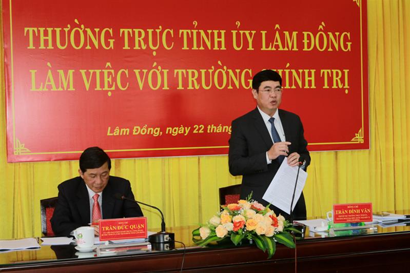 Đồng chí Trần Đình Văn – Phó Bí thư Thường trực Tỉnh ủy, Trưởng Đoàn ĐBQH khóa XV đơn vị tỉnh Lâm Đồng phát biểu tại buổi làm việc