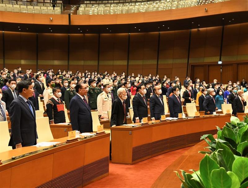 Lãnh đạo Đảng, Nhà nước và các đại biểu Quốc hội làm Lễ chào cờ tại Kỳ họp thứ Nhất, Quốc hội khóa XV.