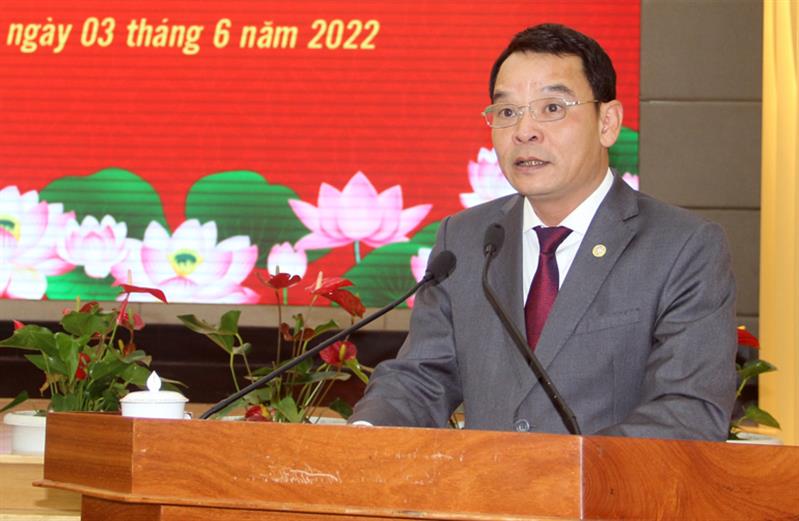 Phó Bí thư Đảng ủy Khối Các cơ quan tỉnh Lâm Đồng Lương Văn Mừng phát biểu đề dẫn buổi tọa đàm. Phó Bí thư Đảng ủy Khối Các cơ quan tỉnh Lâm Đồng Lương Văn Mừng phát biểu đề dẫn buổi tọa đàm.