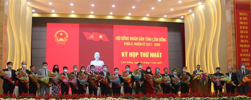Các thành viên UBND tỉnh Lâm Đồng nhiệm kỳ 2021-2026. Ảnh: Cổng TTĐT tỉnh Lâm Đồng